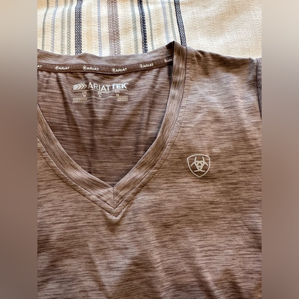 Ariat v neck T-shirt